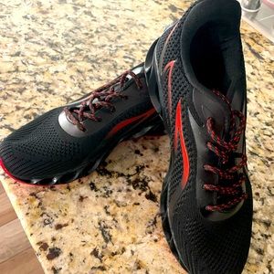 New size 41 9.5 women black and red tennis shoes running